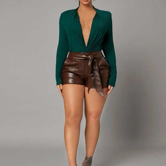 Solid Ruched Plunging Neck Tee - Picture 2 of 5